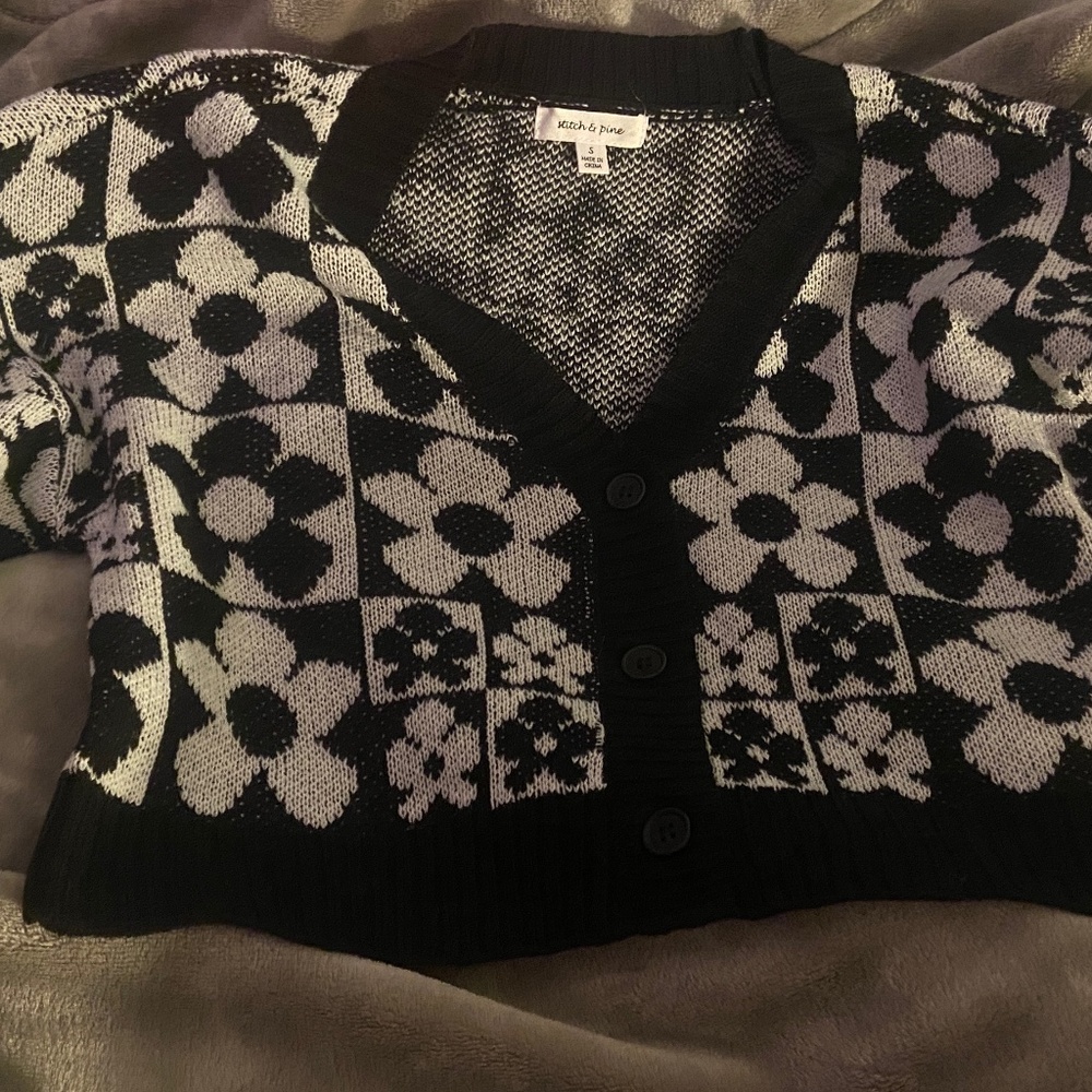 Flower checkered sweater